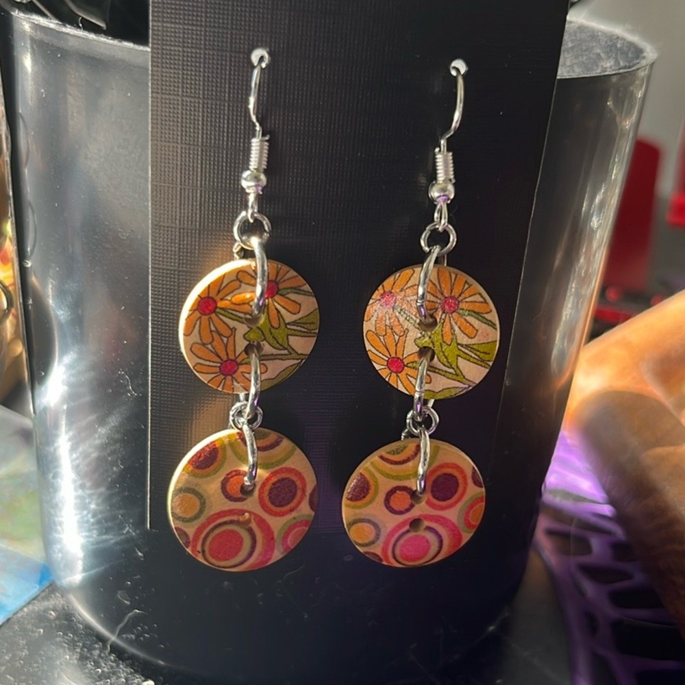 Retro Button Earrings - Picture 4 of 4